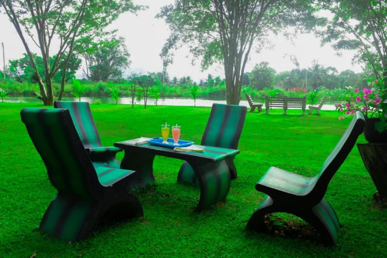 Canal Side Safari Resort Udawalawe Luaran gambar