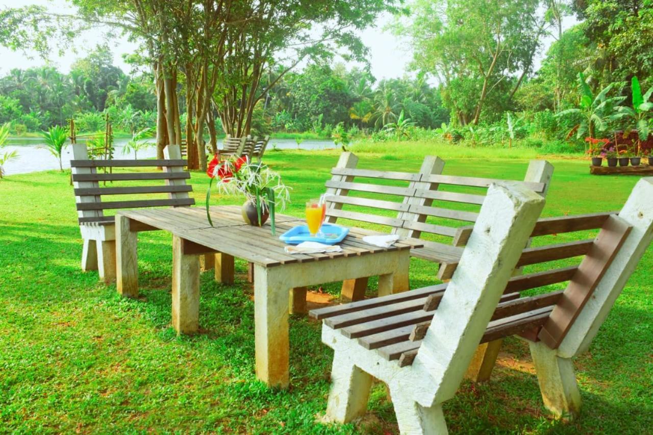 Canal Side Safari Resort Udawalawe Luaran gambar